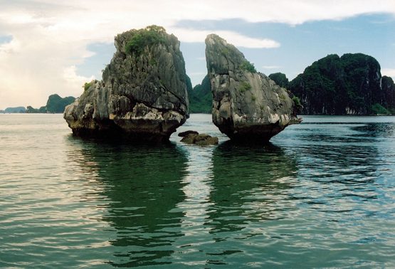 Day 2: Hanoi - Halong bay – Overnight on cruise (B/L/D) - included escort tour guide and private transfer from/to Hanoi